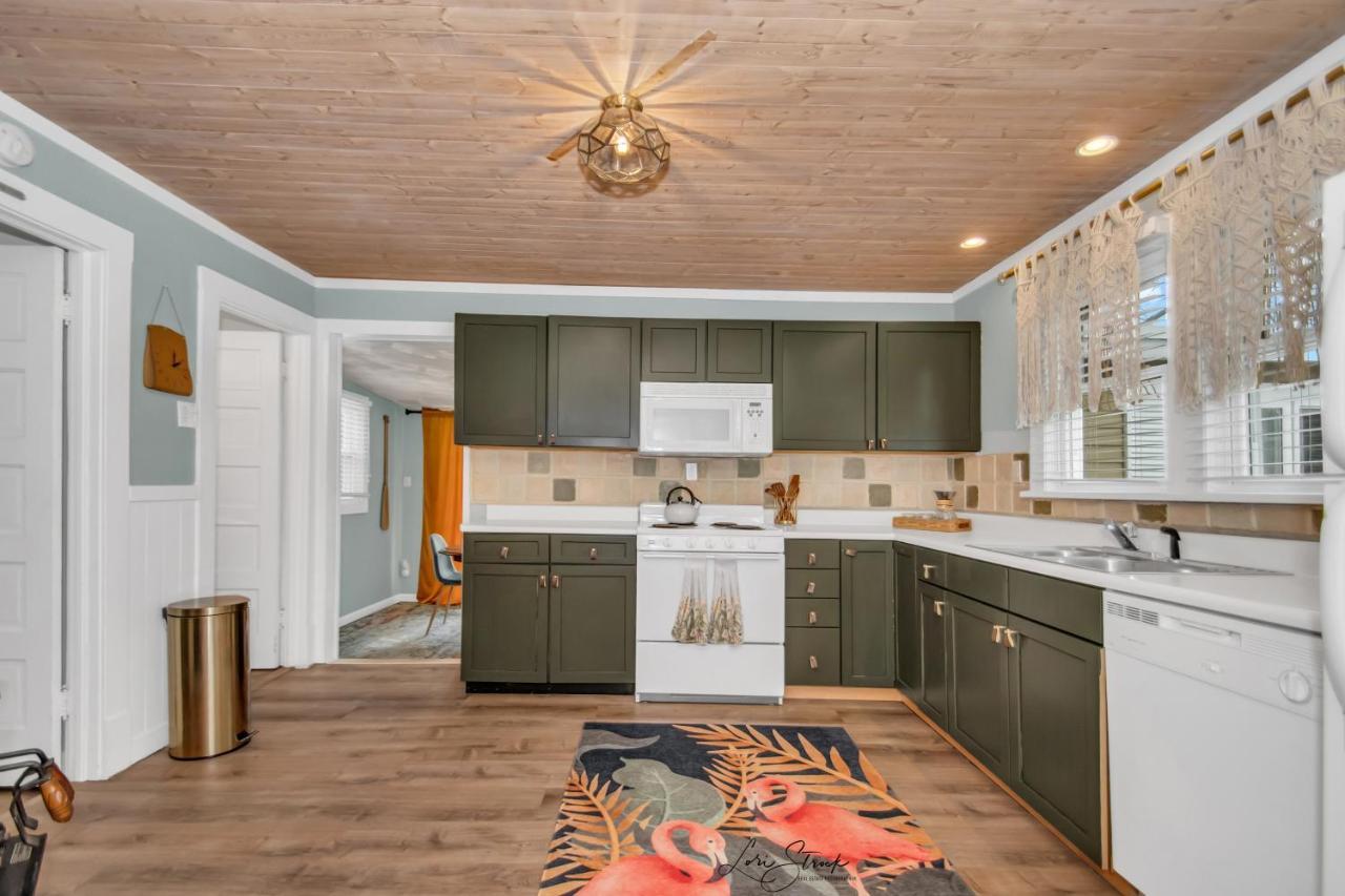 Beachglass Cottage - Family Friendly Kids And Pets Grand Beach Екстериор снимка
